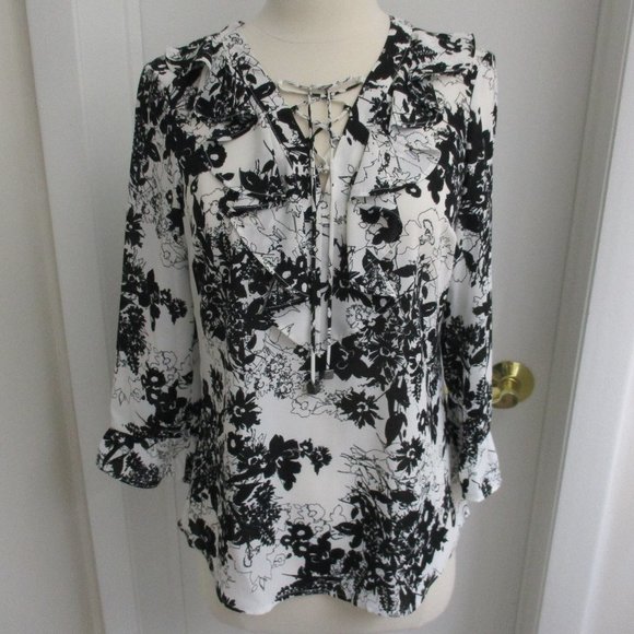 Candie's Black & White Floral Top - Picture 1 of 15